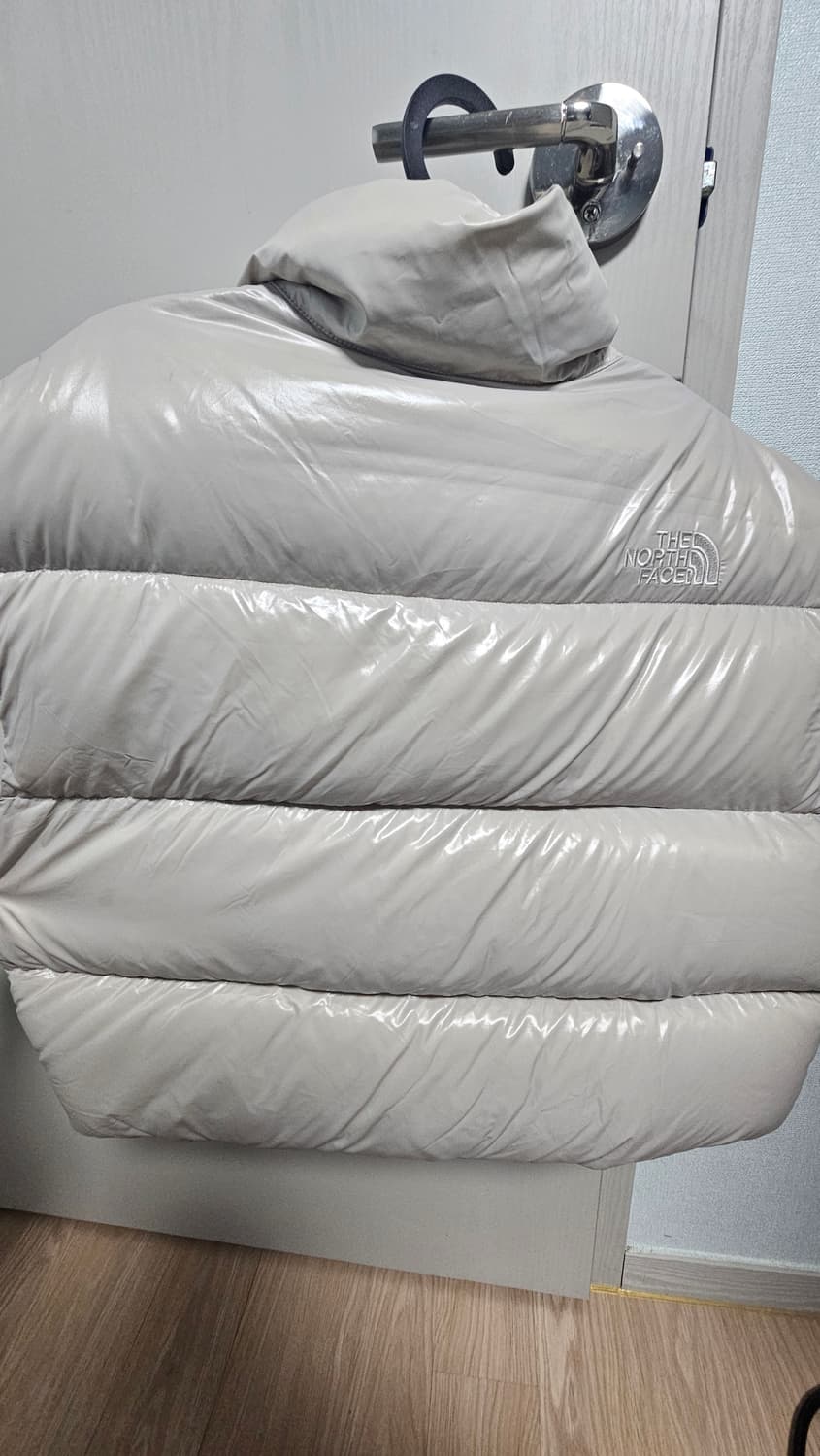 노스페이스 여성 패딩 조끼 아이보리 상품이미지2