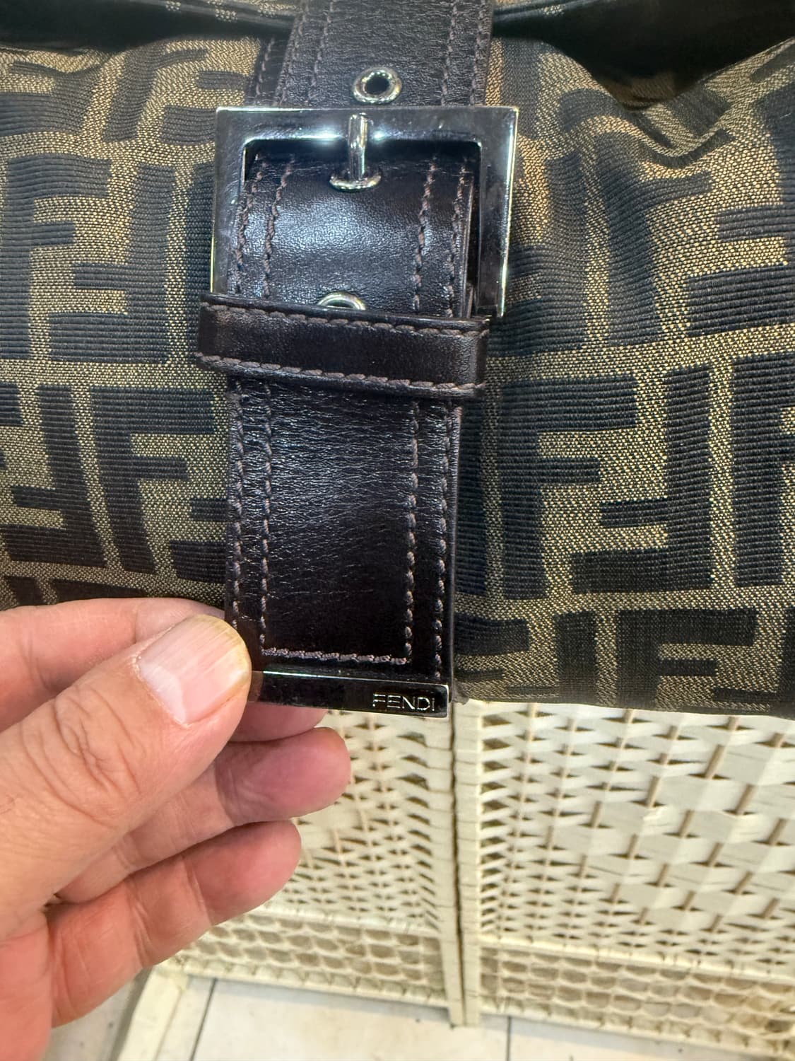 정품 펜디 주카 숄더백 팝니다 상품이미지2