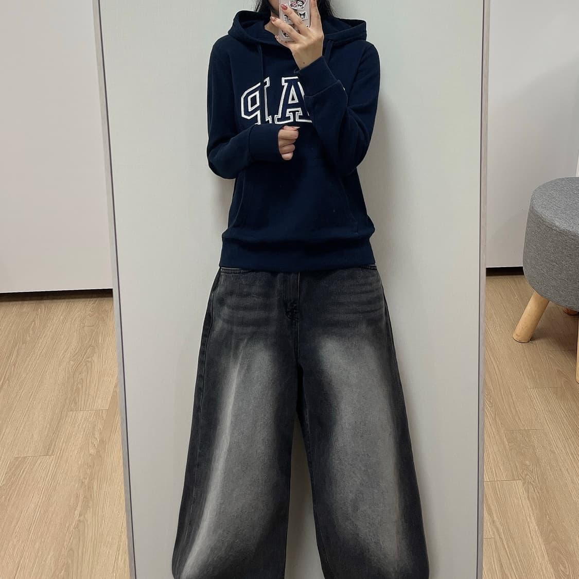 갭 자수로고 딥네이비 후드티 상품이미지1