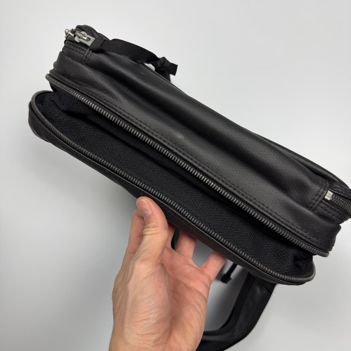 요시다포터 러기지라벨 뉴라이너 숄더백 블랙 상품이미지6