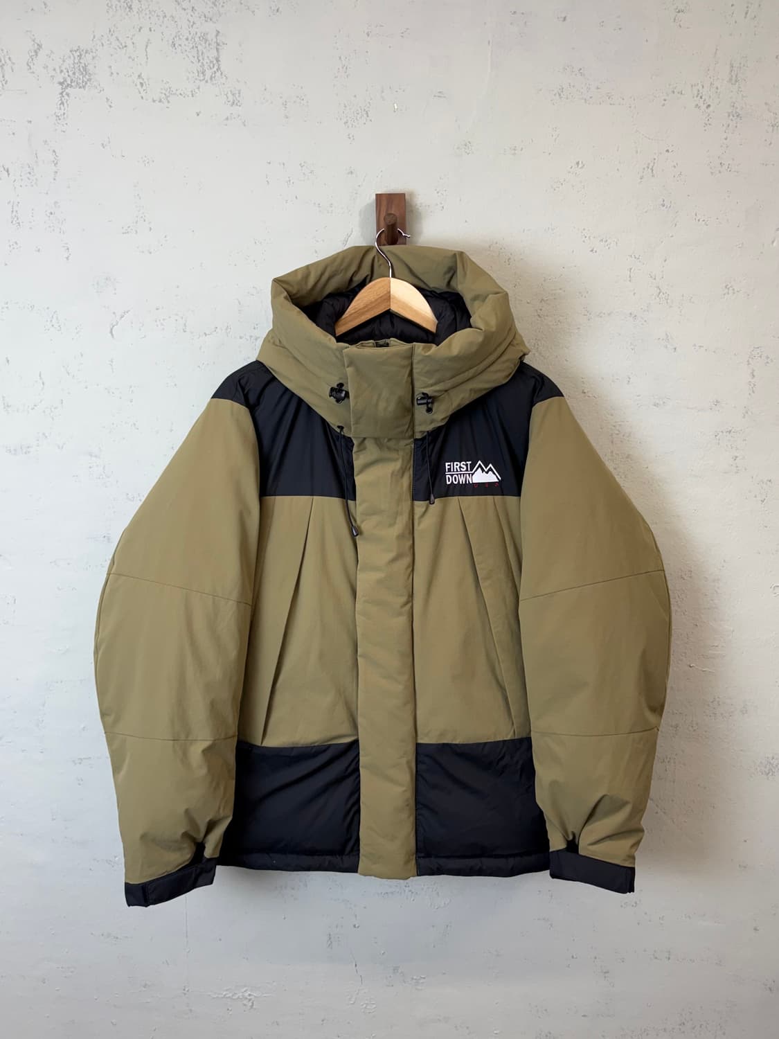 퍼스트다운 프릭스스토어 별주 다운 자켓 상품이미지1