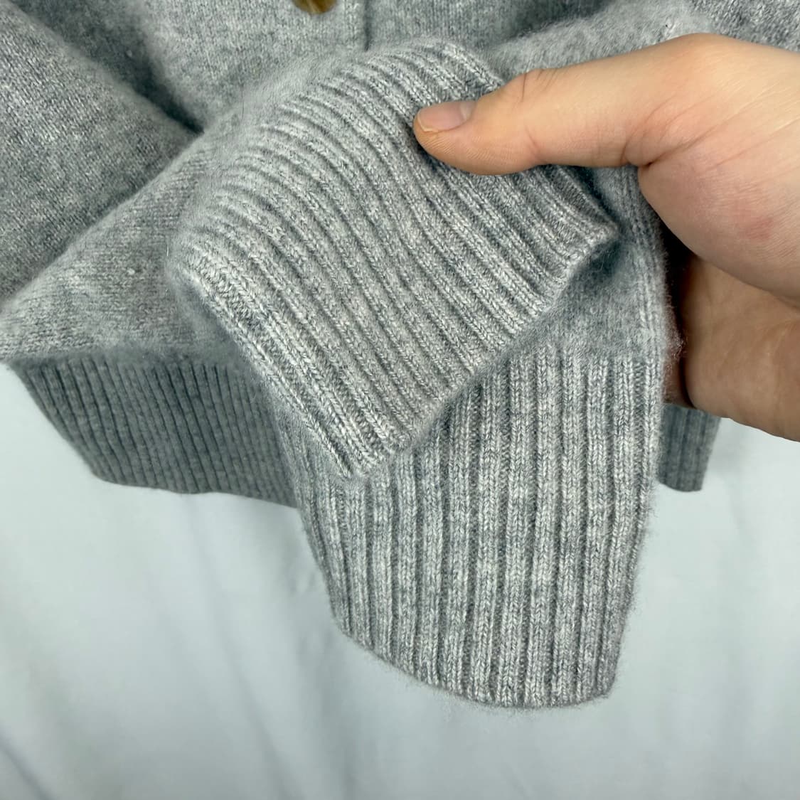 (M) LYDIAVINE 우먼스 캐시미어 가디건 그레이 상품이미지4