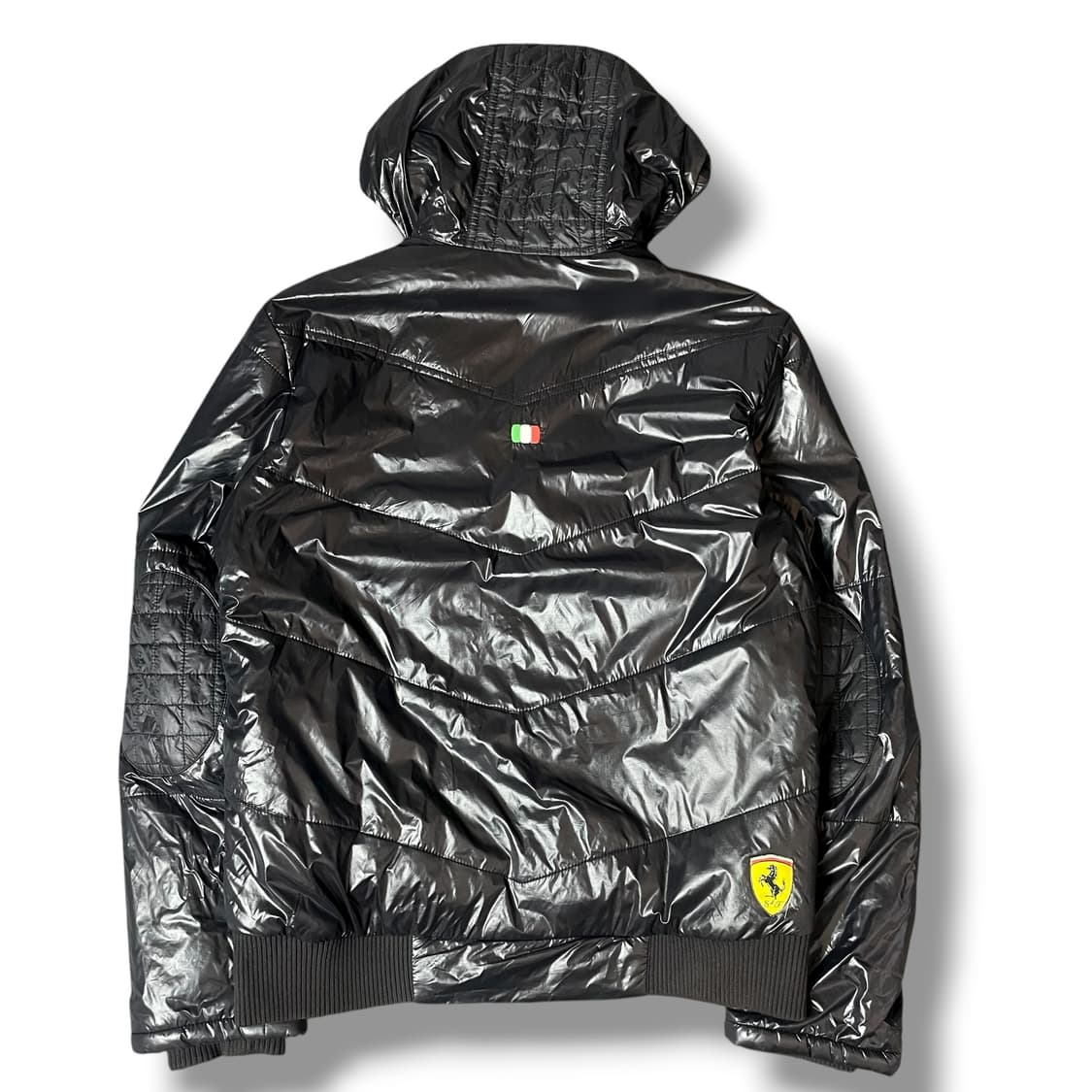 푸마X페라리 글로시 유광 패딩 자켓 M 상품이미지2