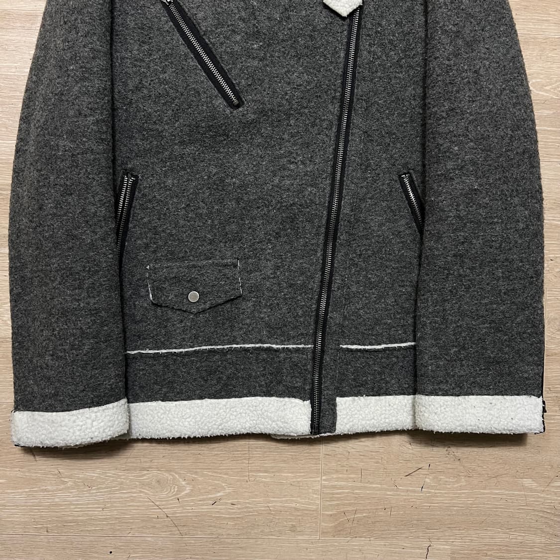 에이치커넥트 양털 카라 울 무스탕 자켓 [차콜] M/95 상품이미지3