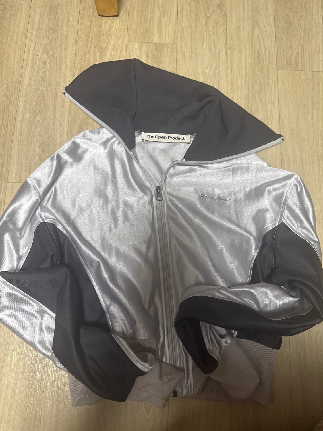 더오픈프로덕트 글로시 트랙자켓 상품이미지2