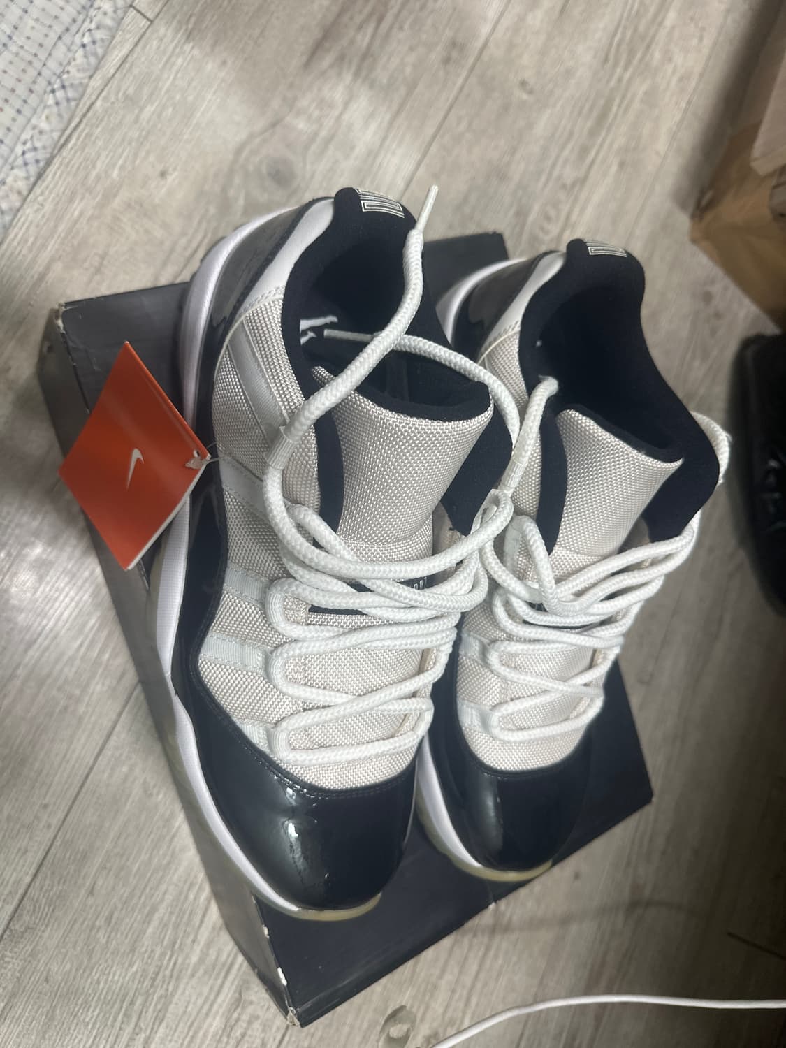 조던11레트로우 블랙화이트 콩코드 상품이미지2