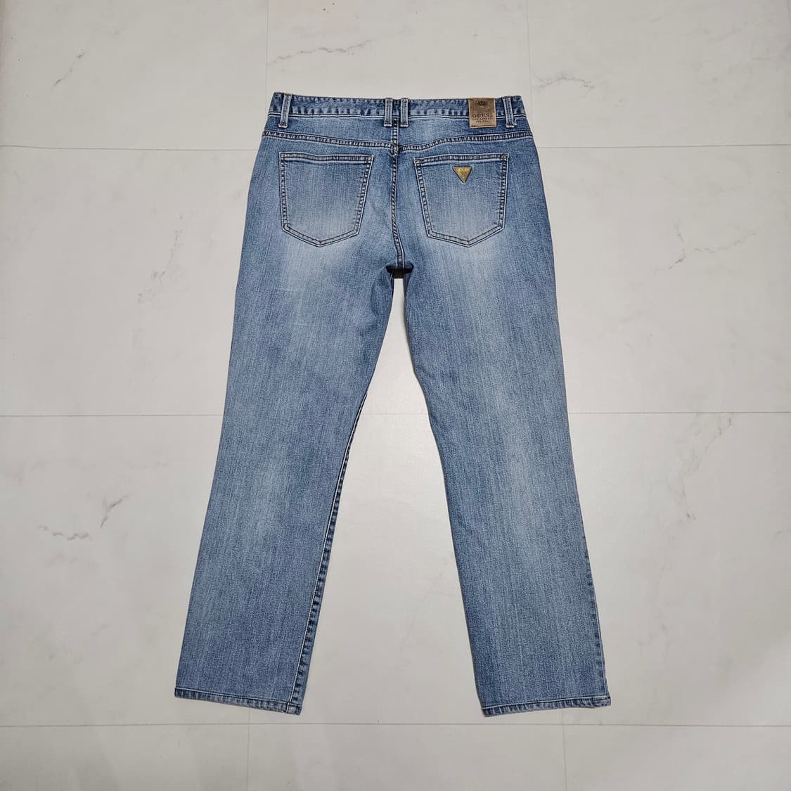 32 게스 금장 연청 디스진 데님팬츠 상품이미지3