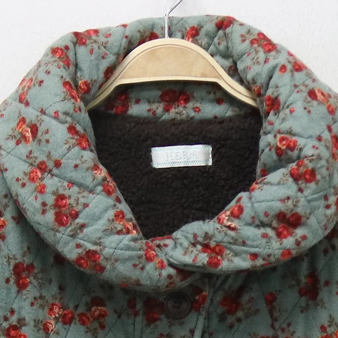 헤라 빈티지 플라워 퀼티드 코트 61113 상품이미지3