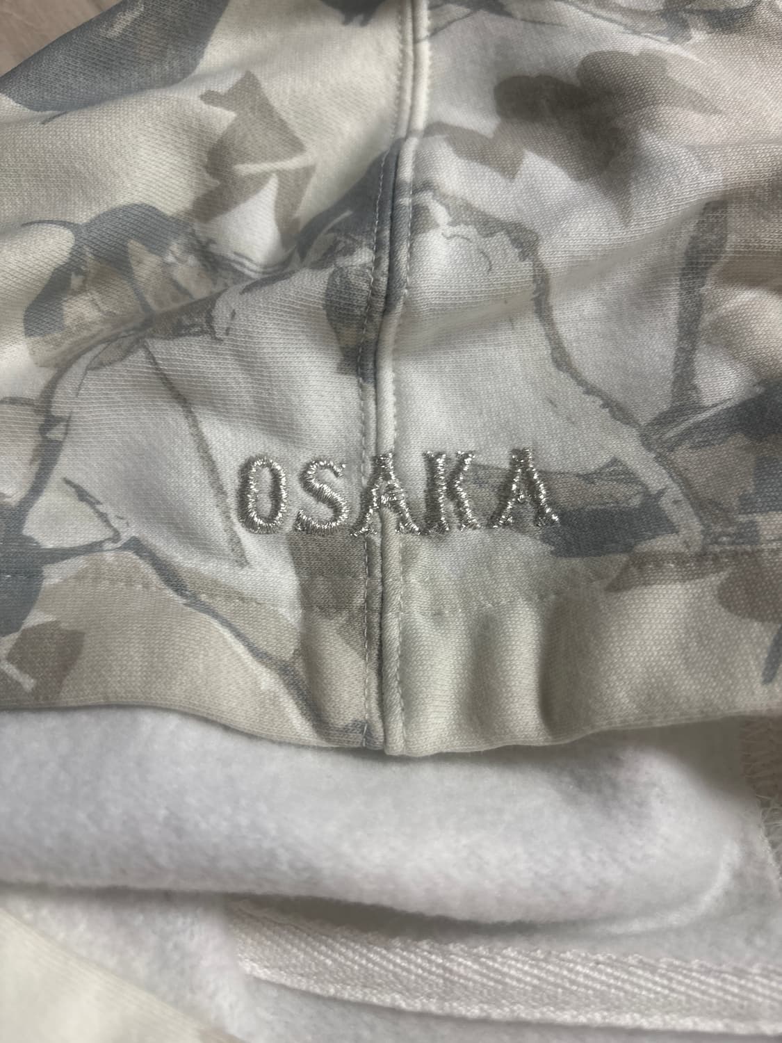 GAP 릴렉스드 로고 플리스 후드 스웨트셔츠 -Grey Camo 상품이미지1