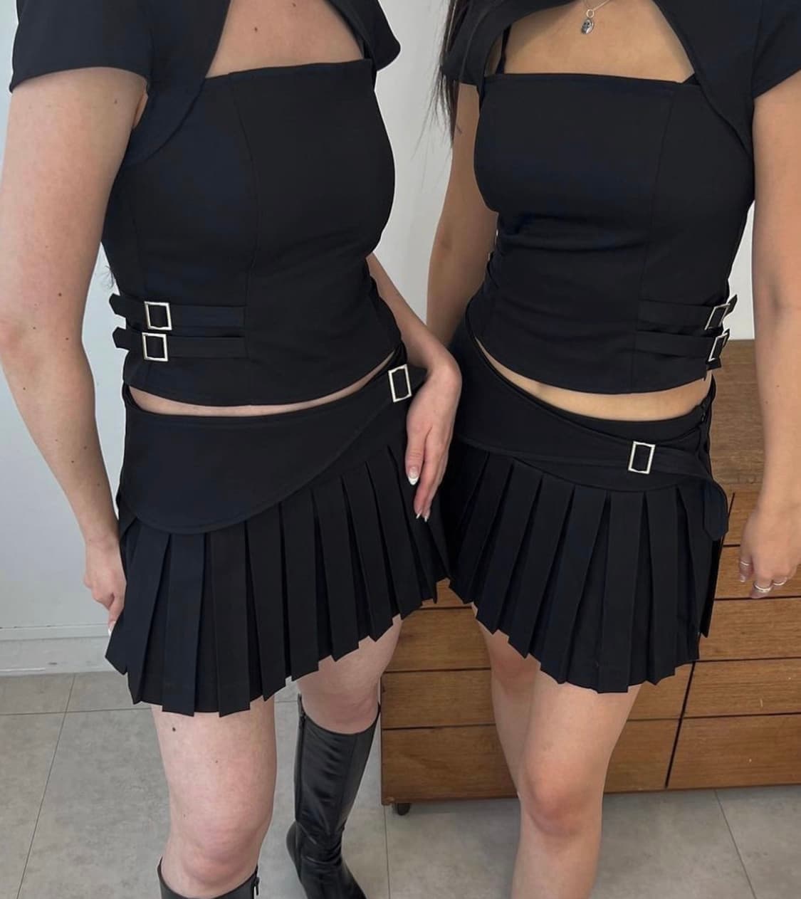 (새상품) 쓰리타임즈 tidy 버클 탑 블랙 상품이미지4