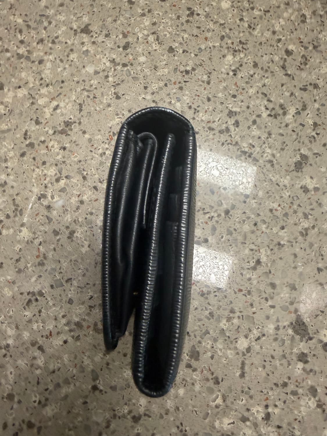 프라다 금장 사피아노 지갑 블랙 상품이미지4