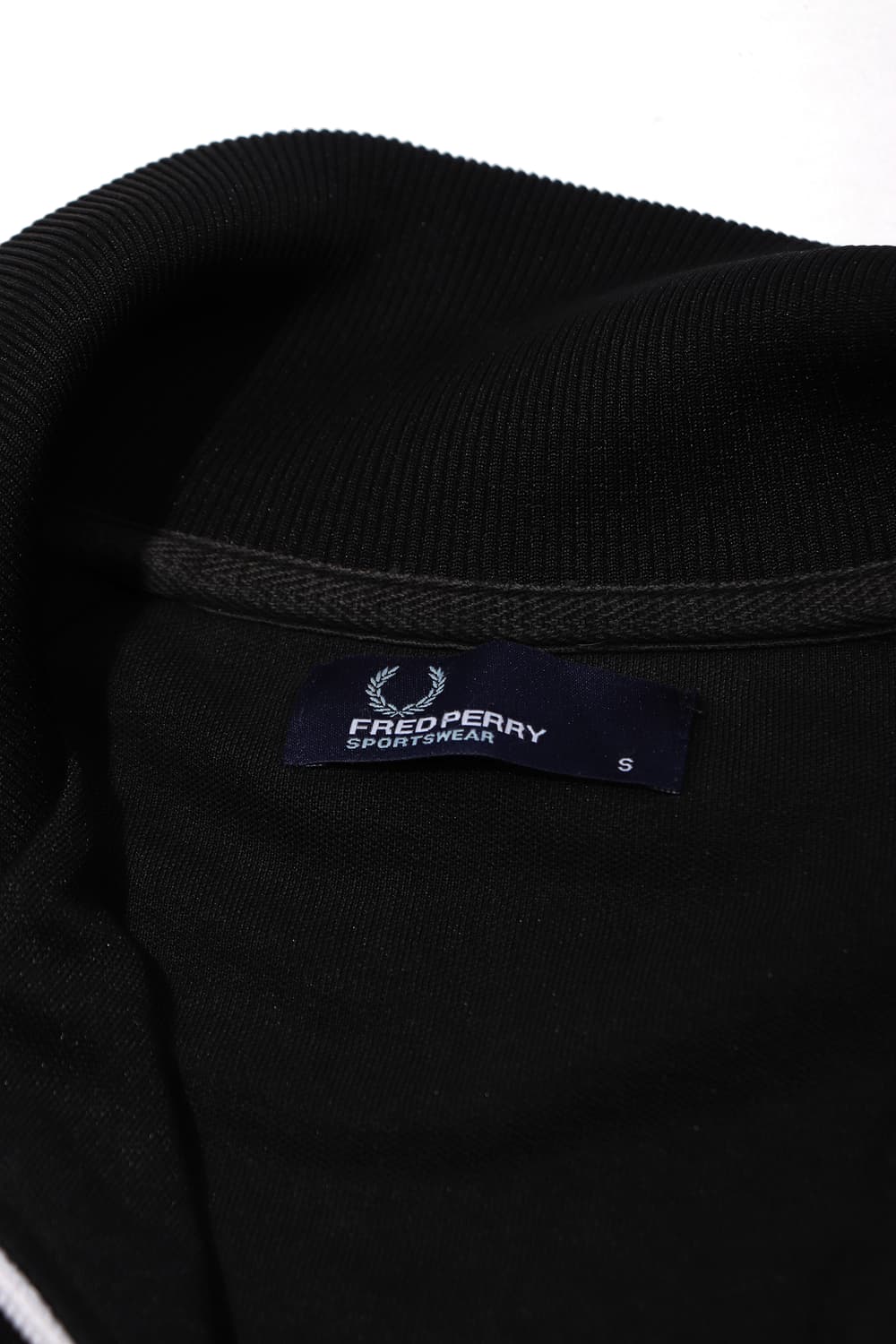FRED PERRY 블랙 쉐브론 트랙탑 size S 상품이미지3