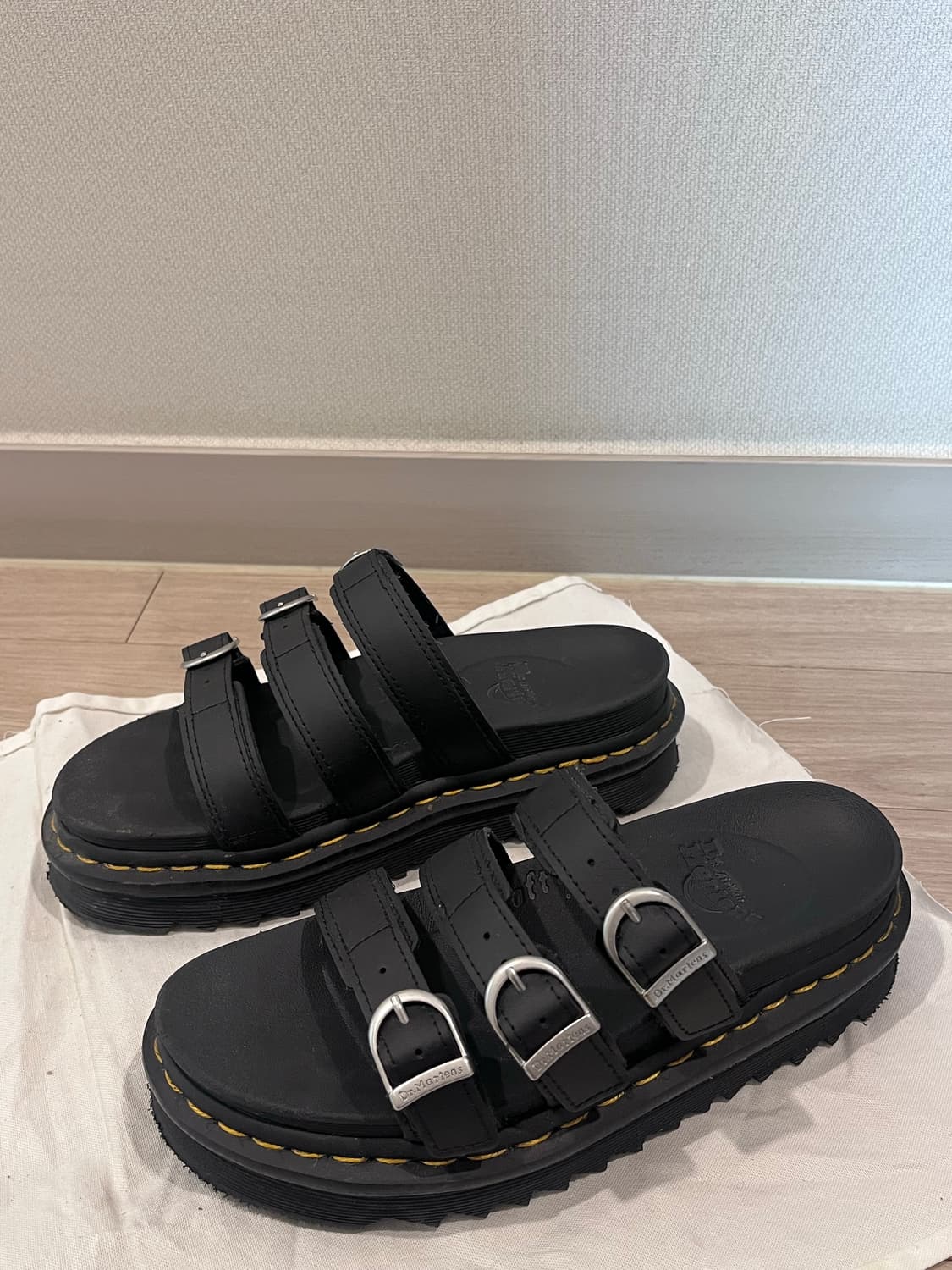 닥터마틴 블레어 하이드로 슬리퍼 37 230사이즈 상품이미지2