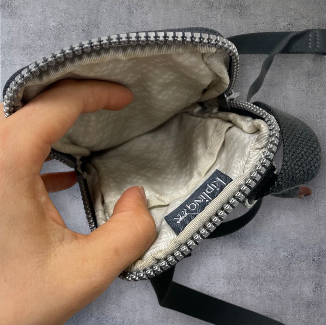 키플링 Kipling 차콜 미니 크로스백 상품이미지5