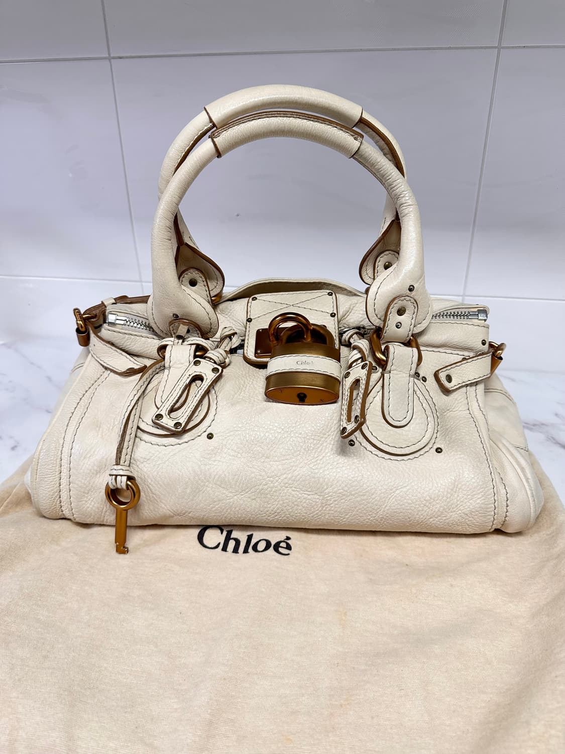 ❌거래중[A 정품] 끌로에 패딩턴백 아이보리 금장 상품이미지1