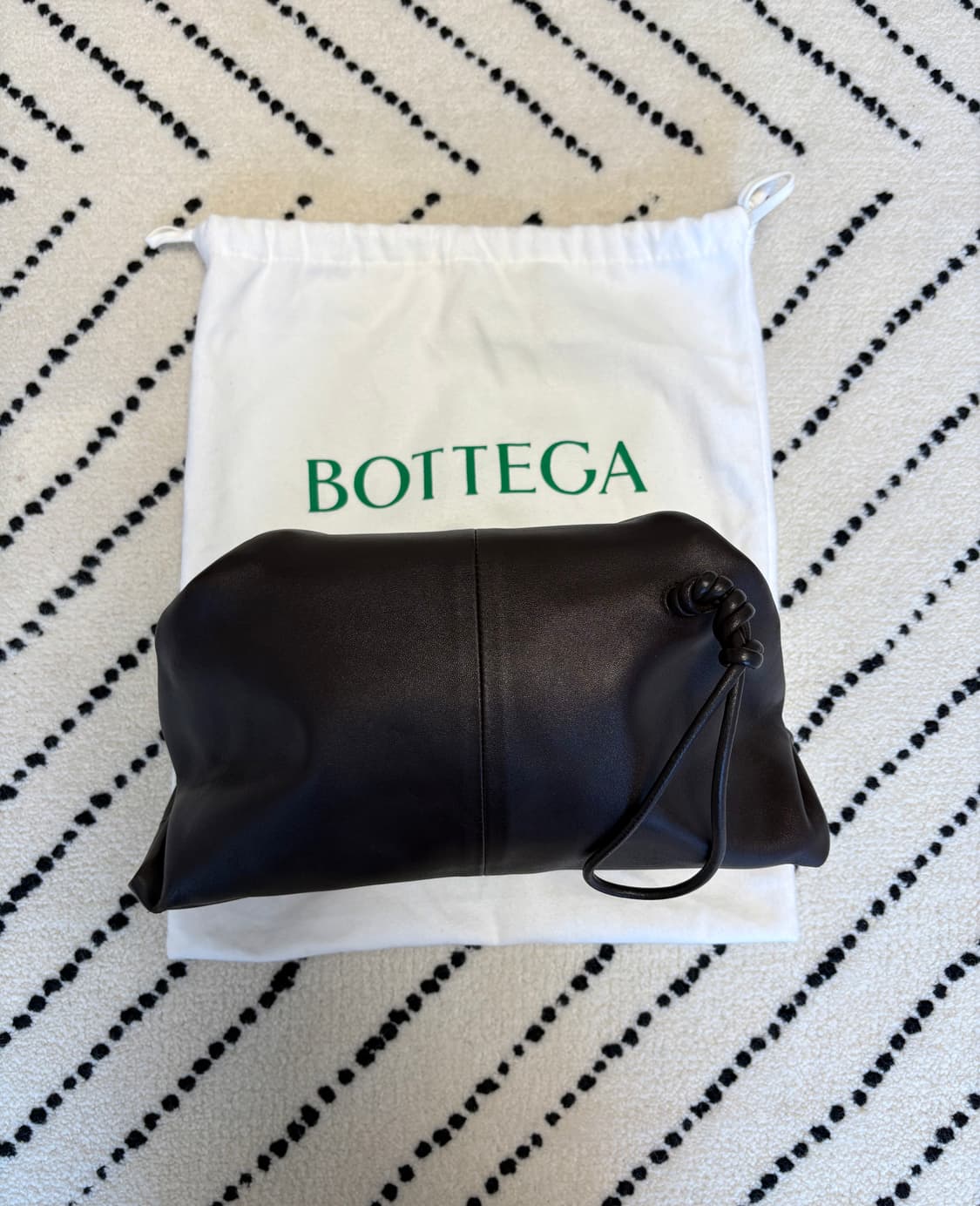 보테가베네타 트라이앵글 클러치백 상품이미지3