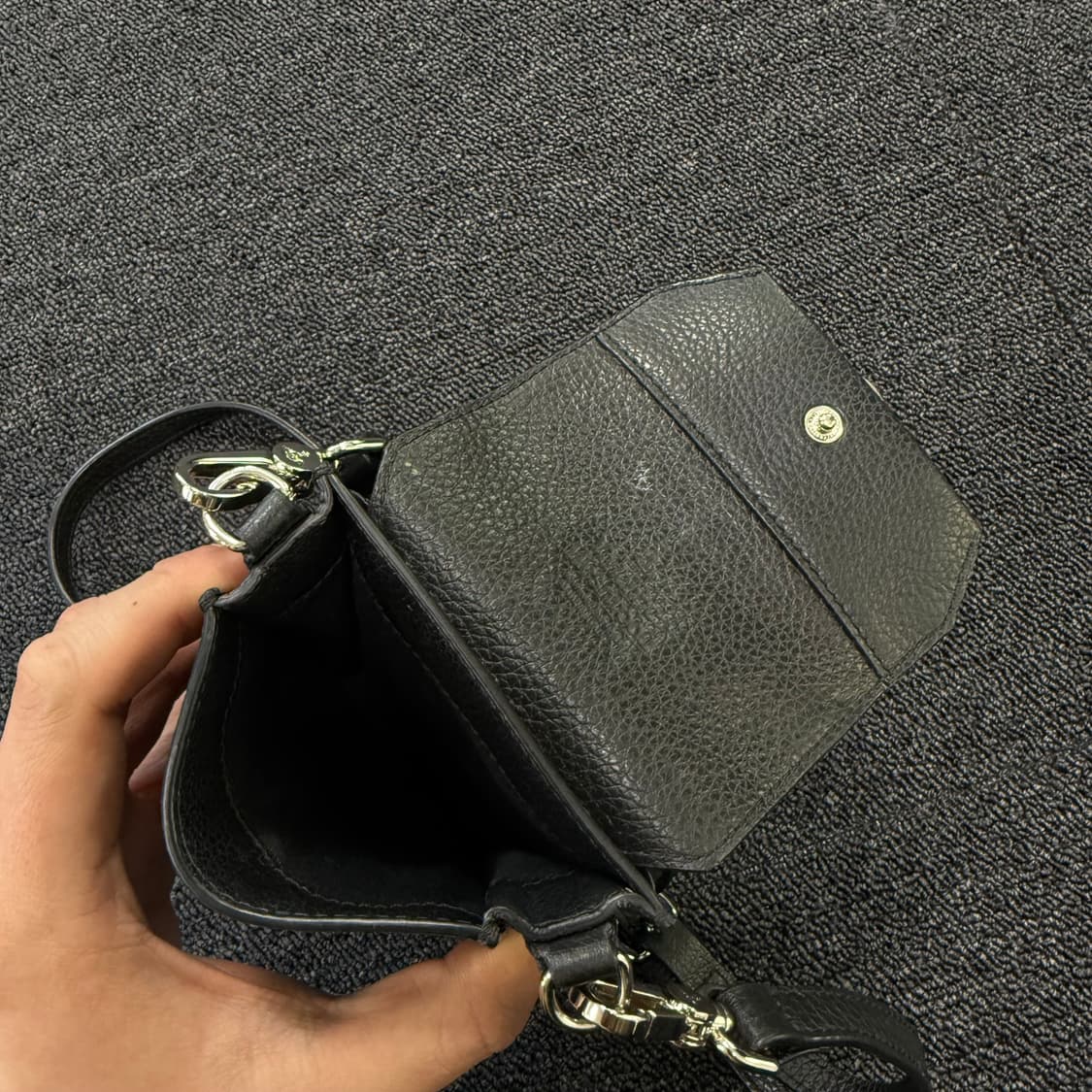 비비안웨스트우드 로고 크로스폰백 상품이미지5