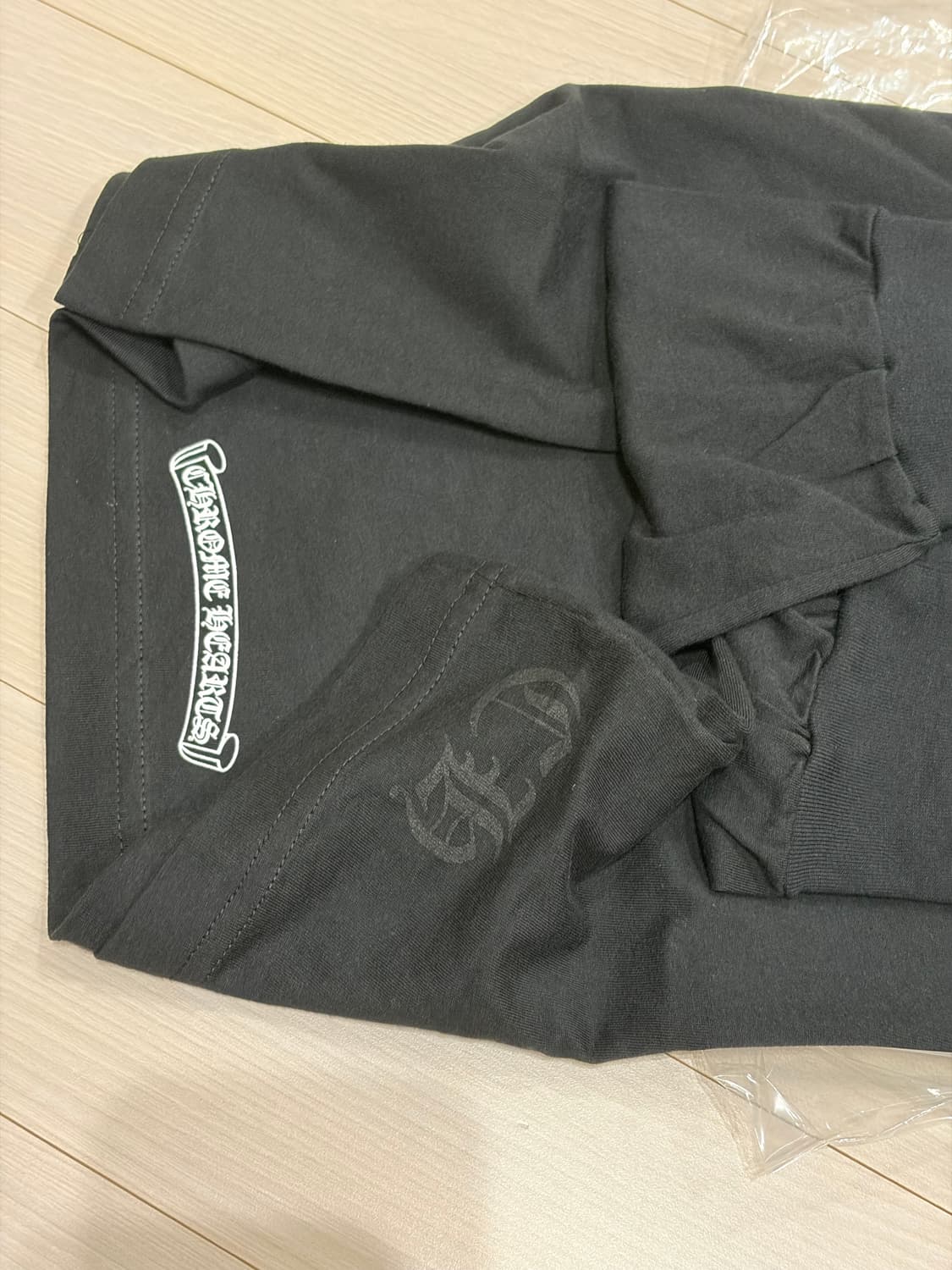 [NEW][L] CHROME HEARTS SCROLL LOGO TEE 상품이미지3