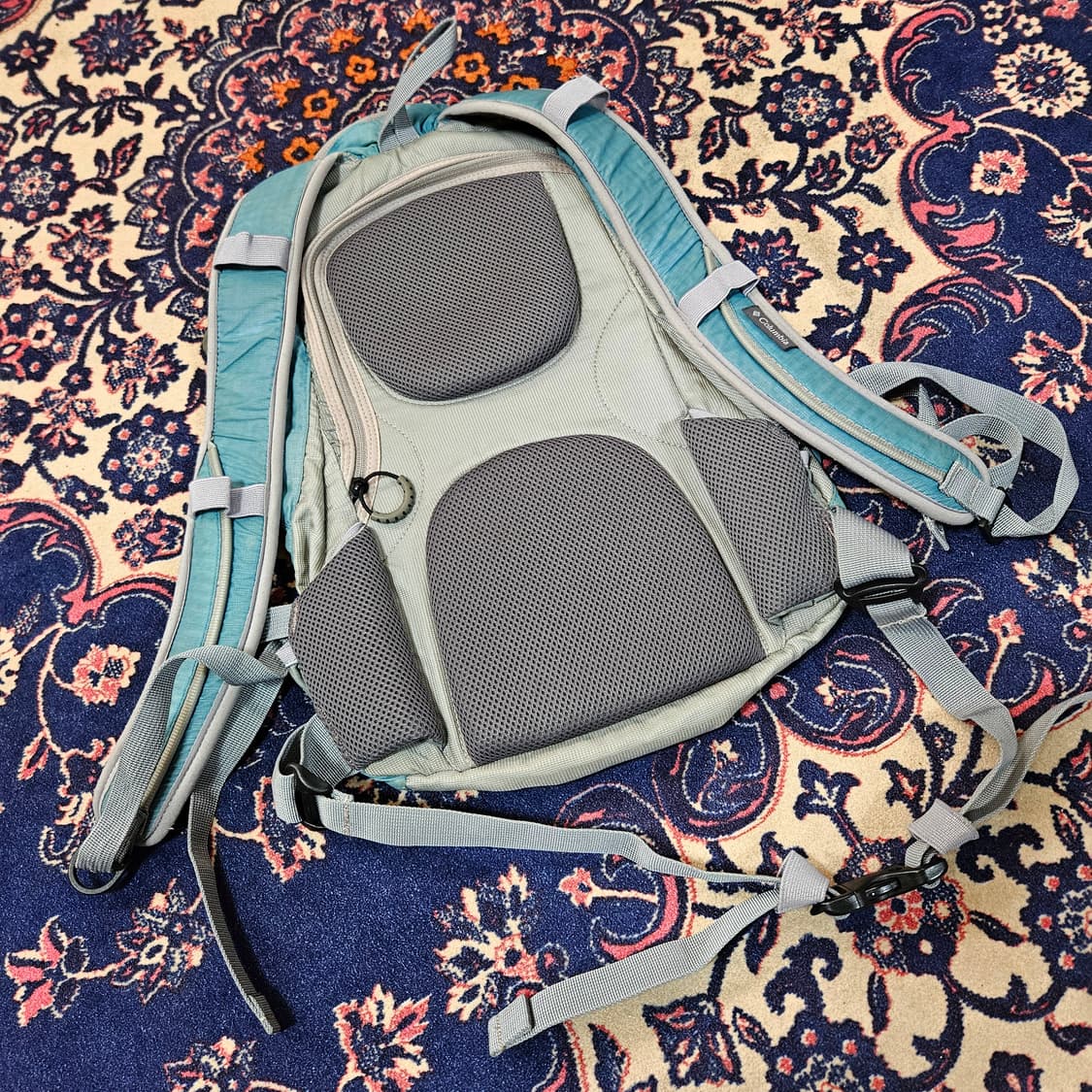 컬럼비아 MORTON 13리터 에메랄드 실버 경량 백팩
 상품이미지4