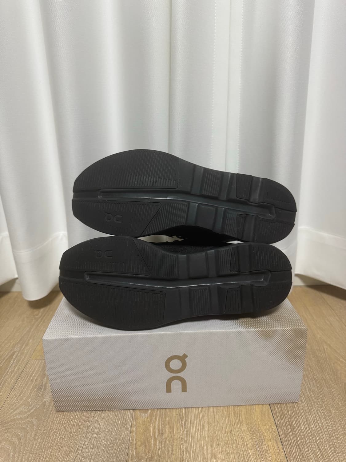 [275] 온러닝 클라우드존 문 블랙 젠데이야 콜라보 상품이미지3