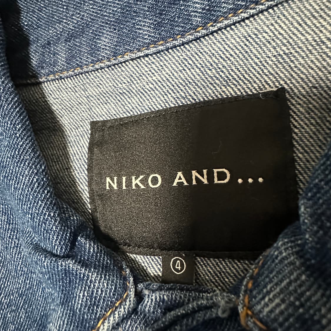 NIKO AND... damage denim jacket 상품이미지3