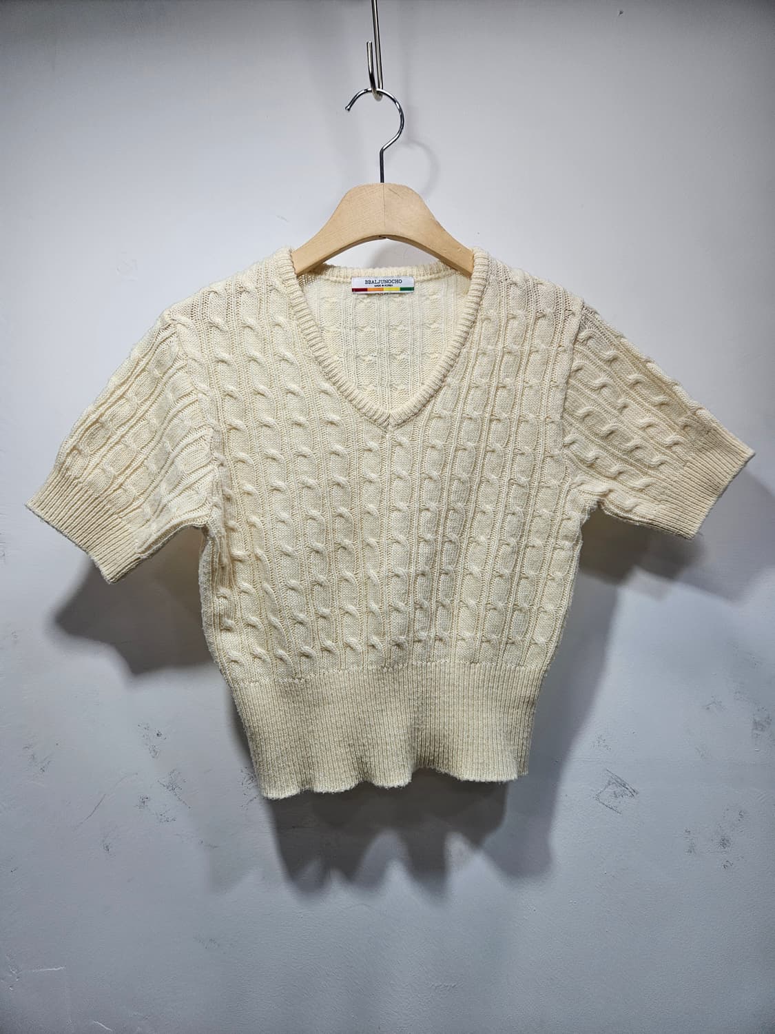 브이넥 꽈배기 반팔 니트 상품이미지1