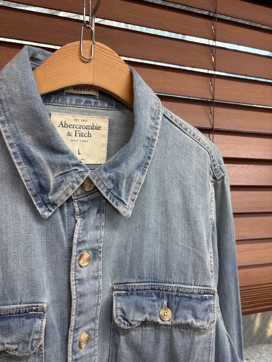 Abercrombie&Fitch 아베크롬비 앤 피치 빈티지 워싱 데님셔츠 상품이미지5