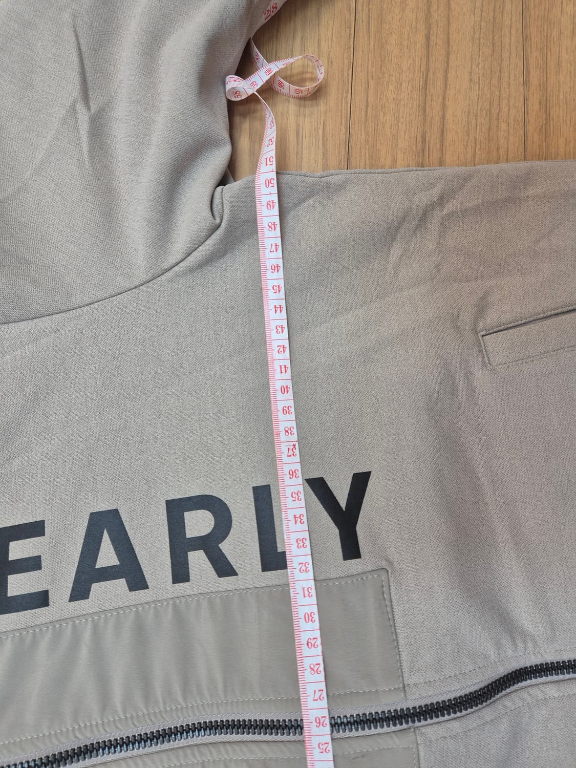 사이즈 95인 PEARLY GATES 자켓입니다. 톤 다운된 베이지 색상 상품이미지8
