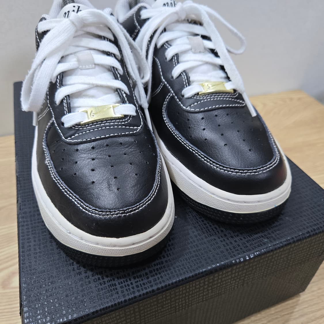 246 나이키 에어포스1 로우 블랙 화이트 상품이미지5