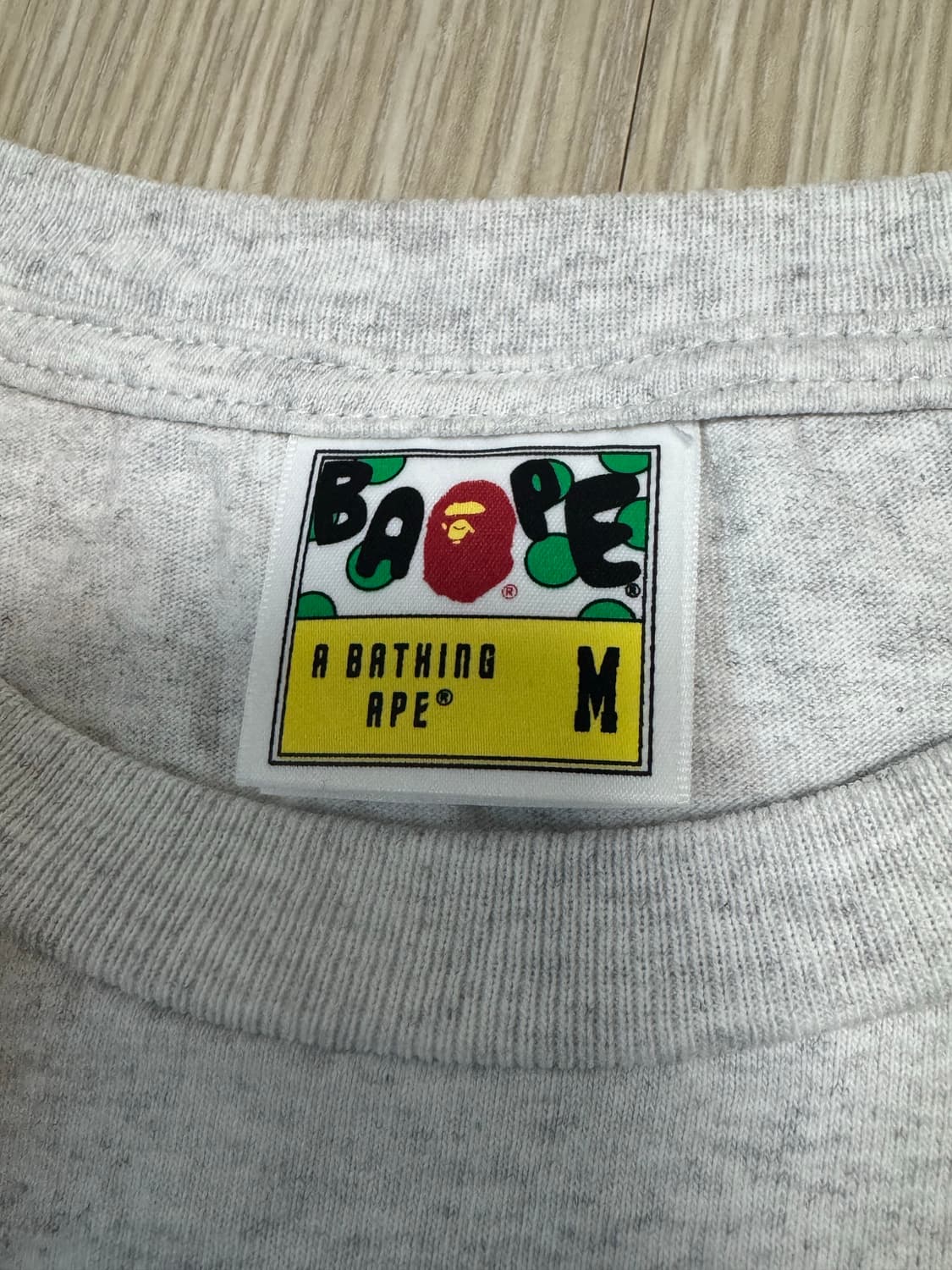 정품 새상품급 베이프 맨투맨 m 판매  상품이미지5