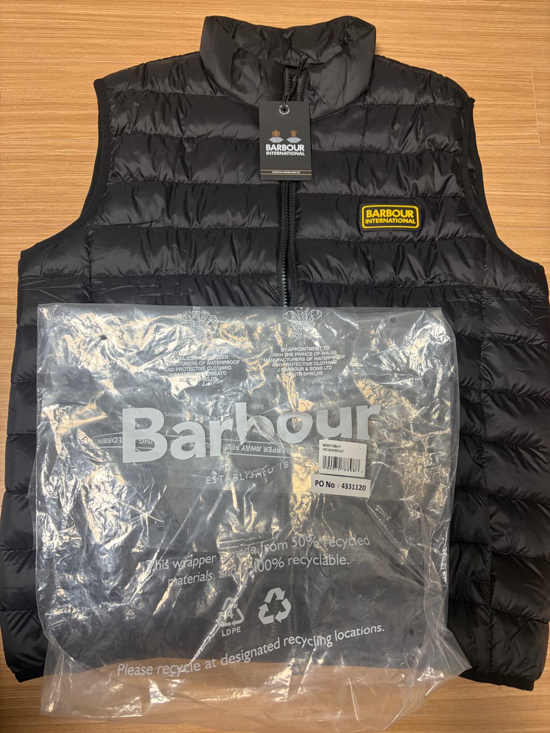 바버 인터내셔널 패딩베스트 새상품 판매합니다. 상품이미지1