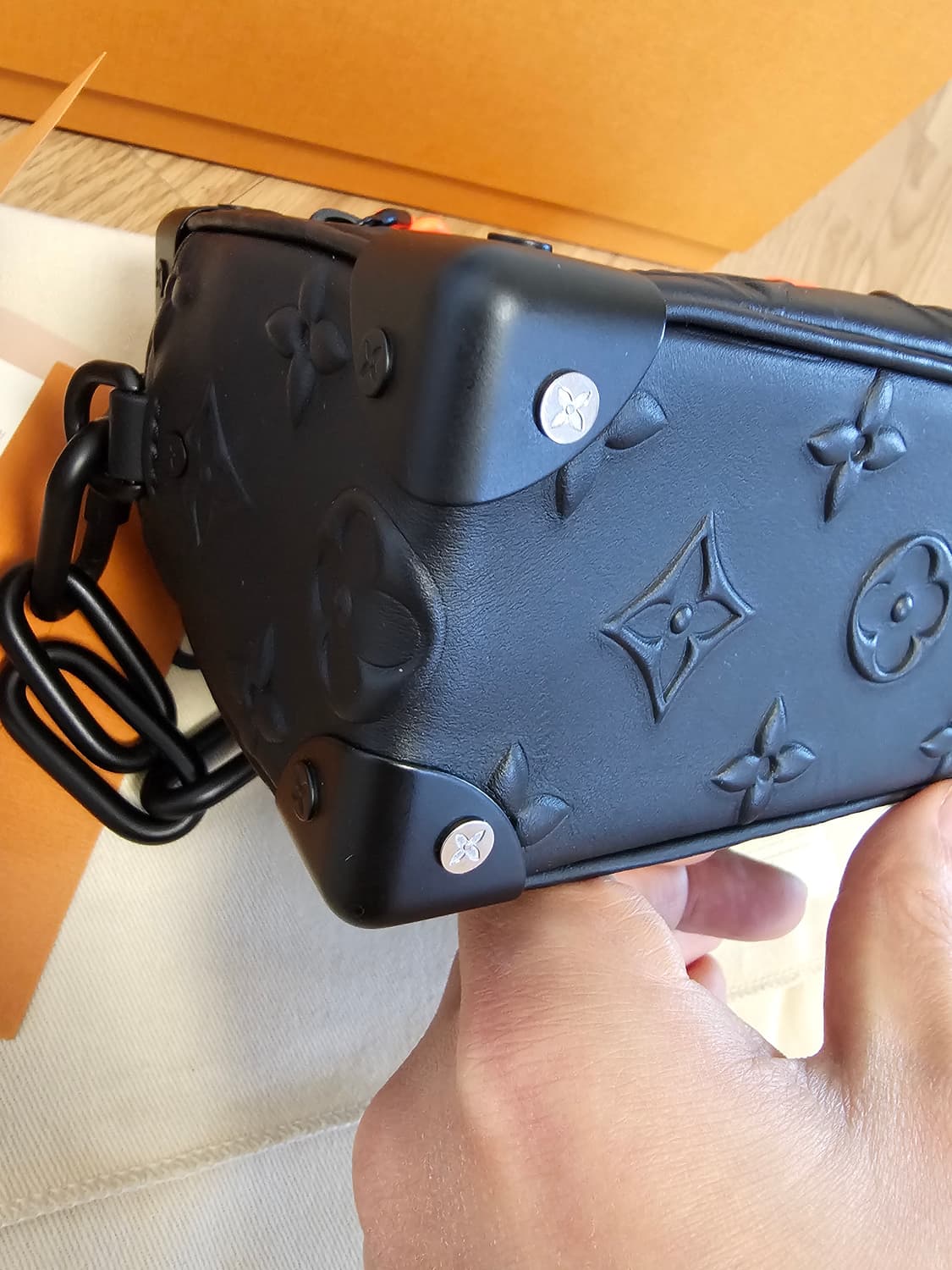 루이비통 버질아블로 입체 앰버서드 미니소프트 트렁크 크로스백 주황체인 상품이미지8