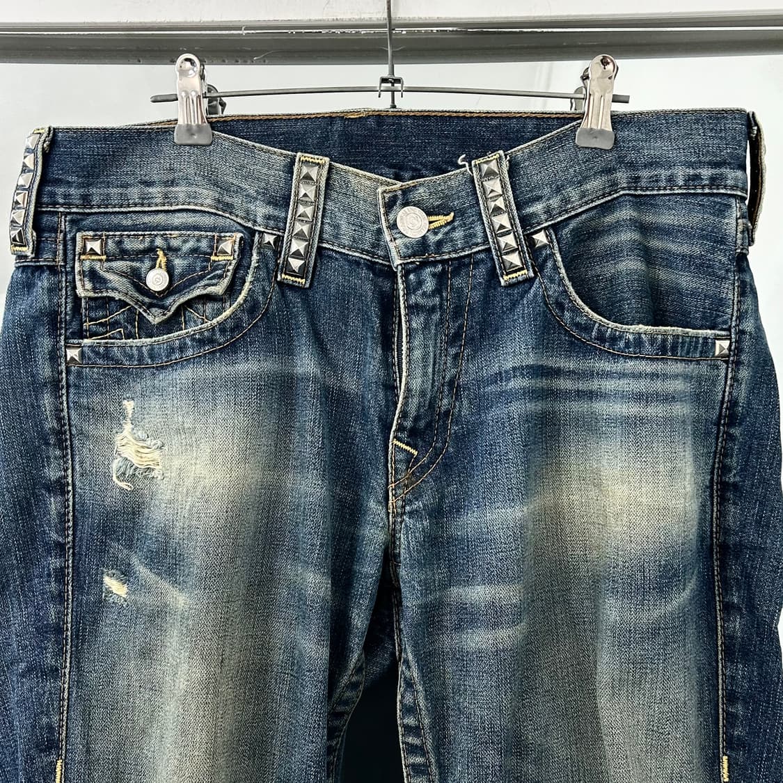 트루릴리전 스터드 커스텀 부츠컷 데님 팬츠 상품이미지7