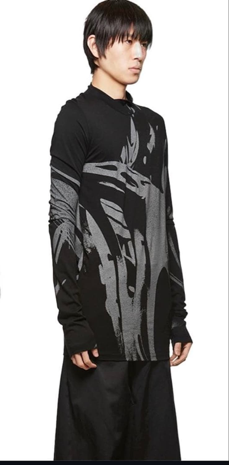 율리우스 홀 그래픽 하이넥 탑 상품이미지10