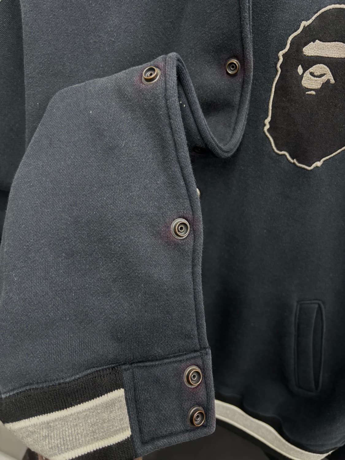 베이프 빅사루 투톤 바시티 자켓 상품이미지7