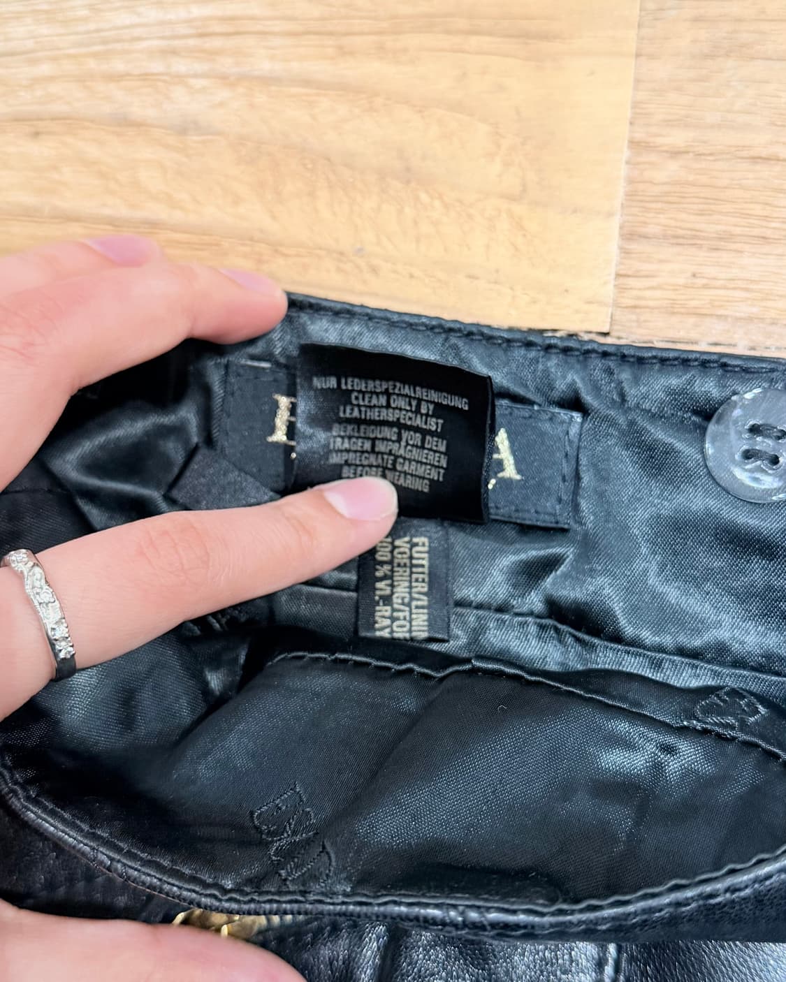 에스카다 블랙 레더 골드 지퍼 펜슬 스커트 상품이미지8