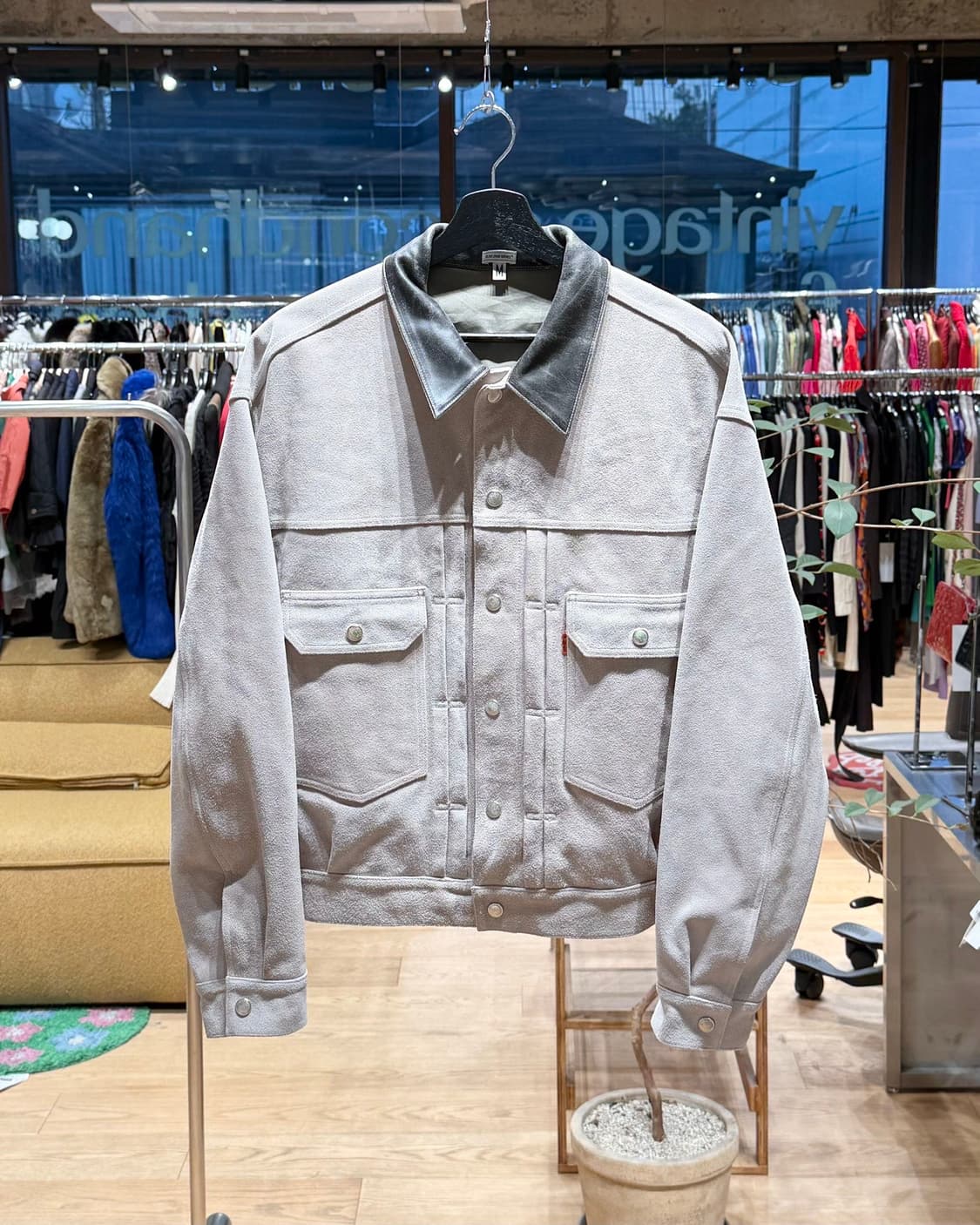 올리브 드랩 서비스 베이지 스웨이드 팻 트러커 자켓  상품이미지1