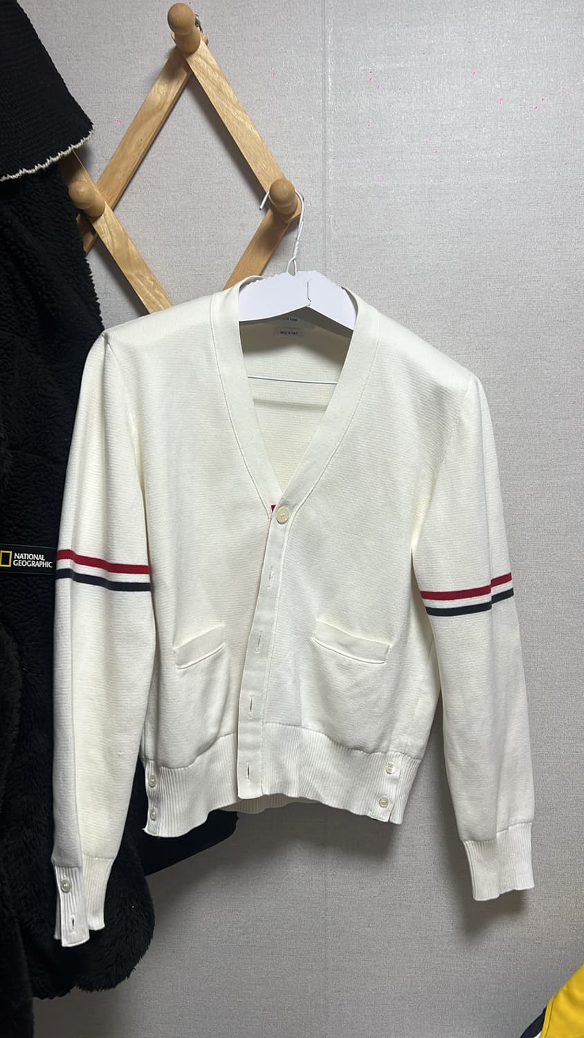 톰브라운 암밴드 화이트가디건 상품이미지1