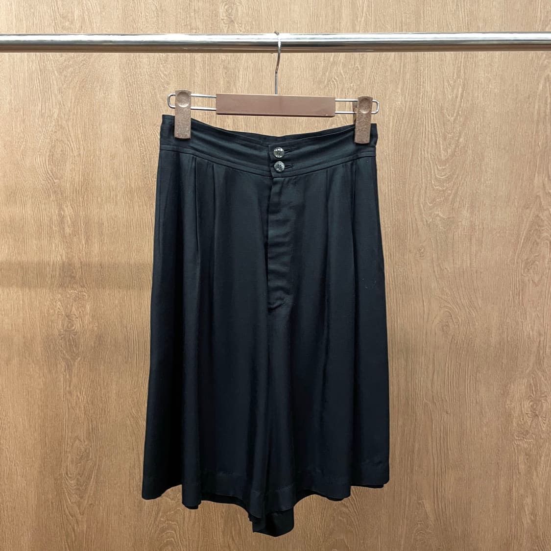 꼼데가르송 트리콧 5부 와이드 반바지 투버튼 디테일 플레어핏 블랙 상품이미지2