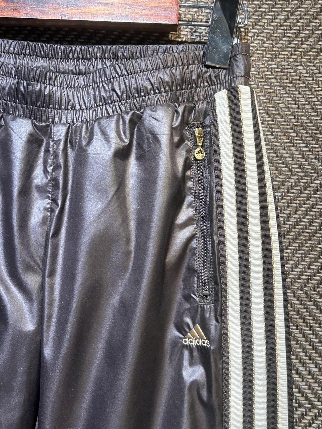 아디다스 유광브라운 디테일팬츠 부츠컷 상품이미지3