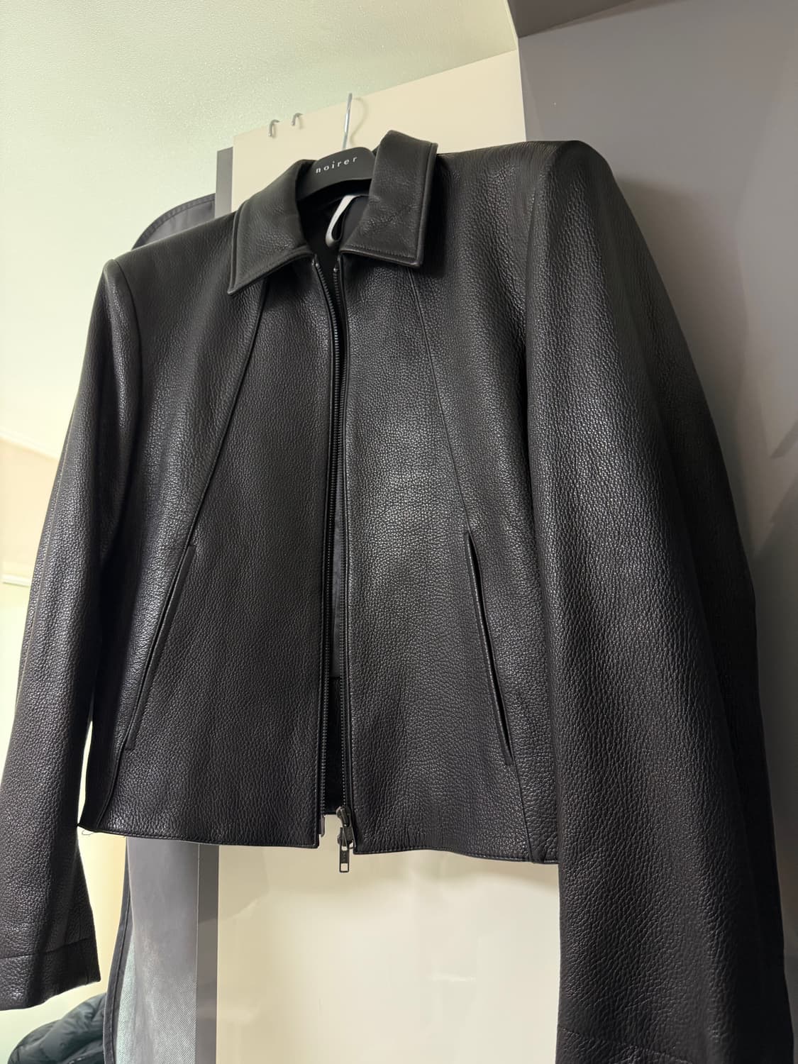 노이어 슈렁큰 레더 판매합니다 상품이미지2