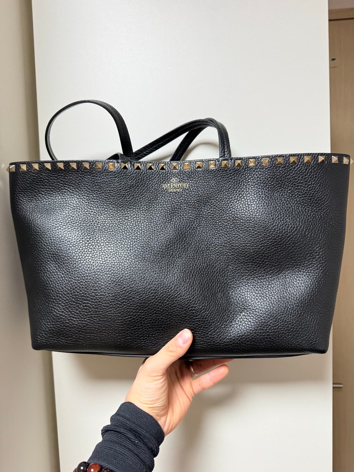 발렌티노 가라바니 락스터드 토트백 상품이미지1