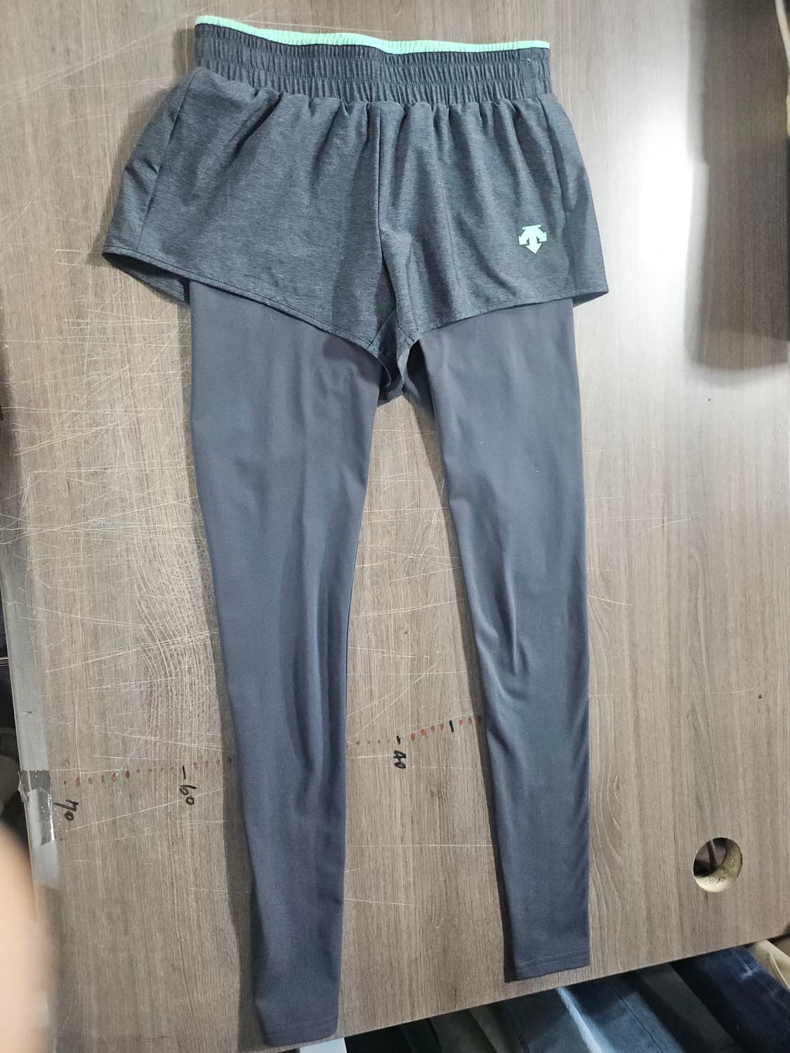 데상트 GYM 반바지 부착 레깅스  S 상품이미지1