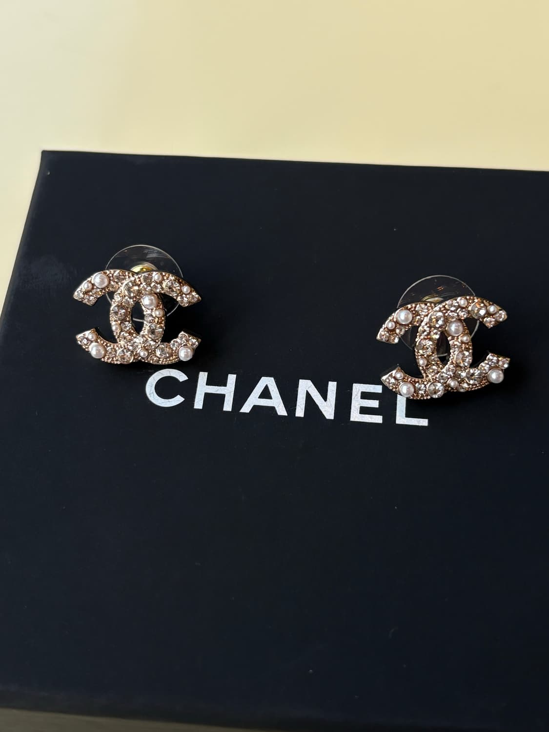 샤넬 정품 업사이클링 cc로고 진주 펄 크리스탈 귀걸이 상품이미지3