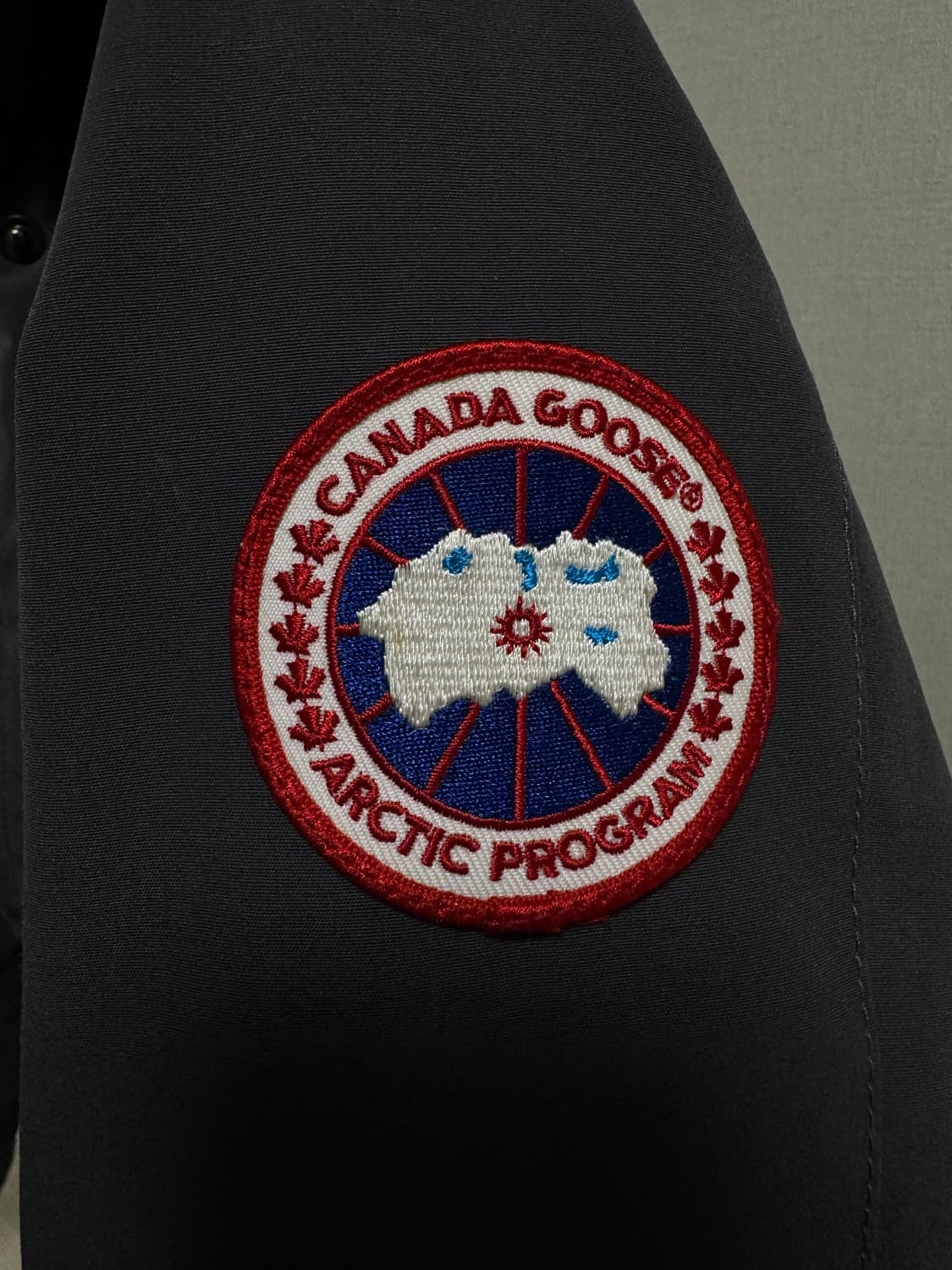 캐나다구스 빅토리아 패딩xs 그래파이트색상 상품이미지2