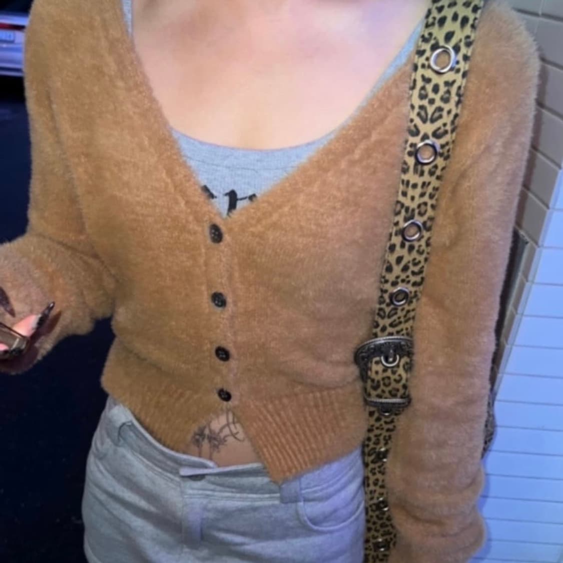 미스테리어스호텔 크롭 퍼 가디건 브라운  상품이미지1