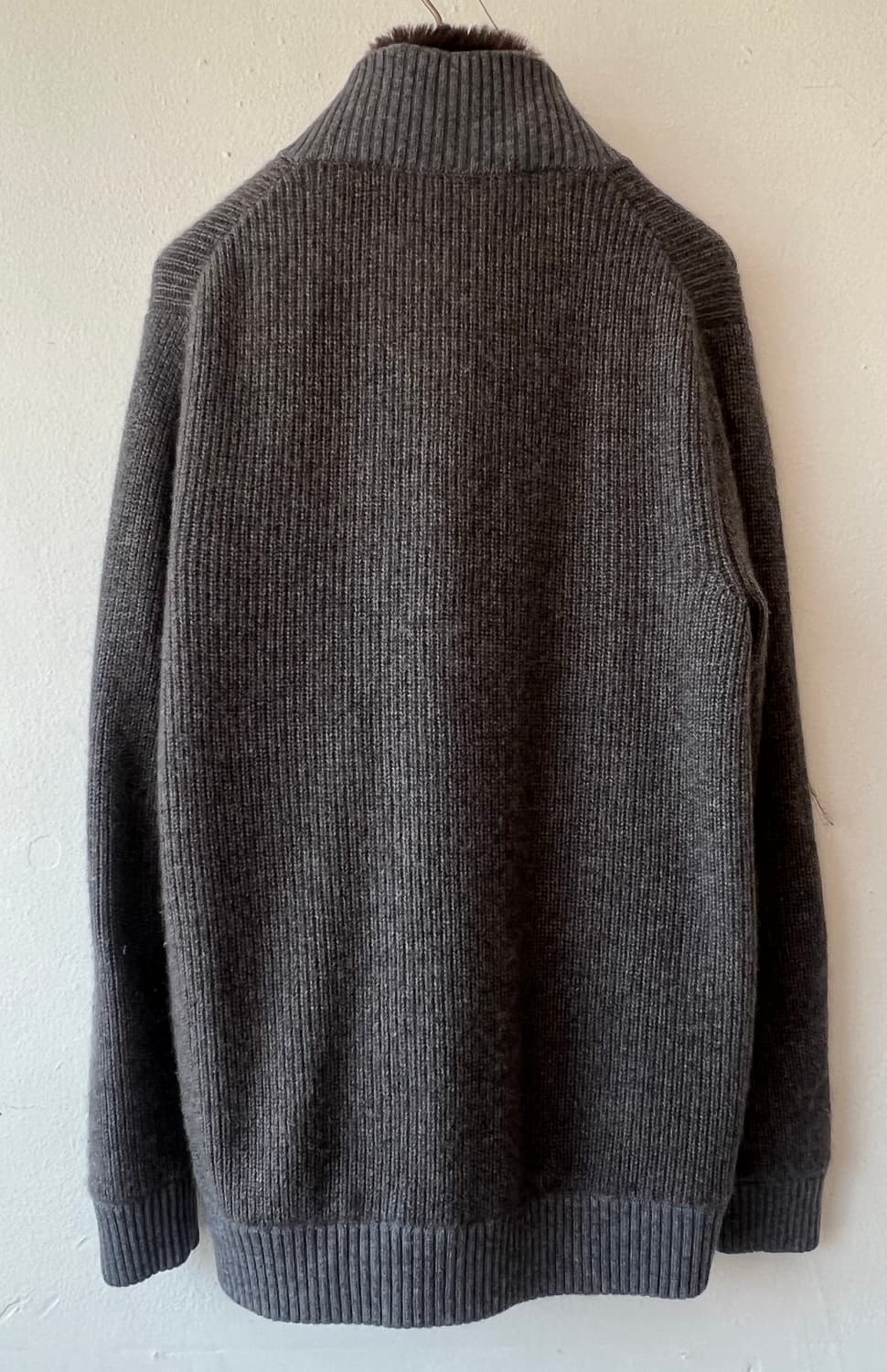 갤럭시 그레이 캐시미어 니트 모피트리밍점퍼 상품이미지8