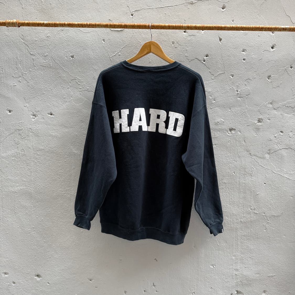 Rock hard survival 스웻 상품이미지1