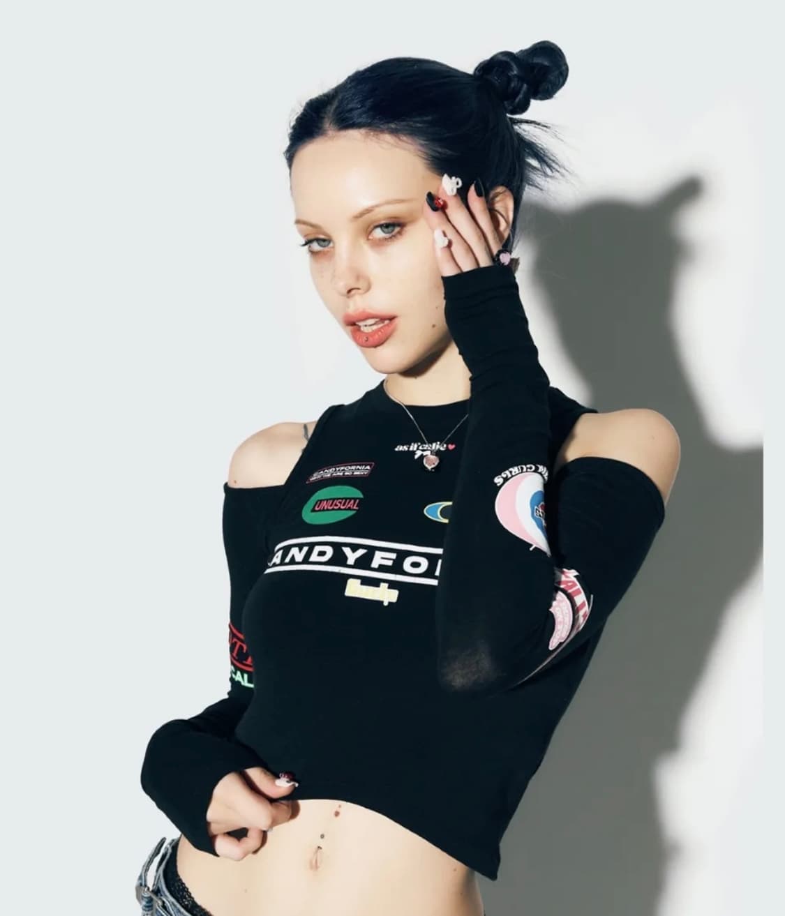 CANDYFORNIA CUT OUT LONG SLEEVE BLACK 상품이미지1
