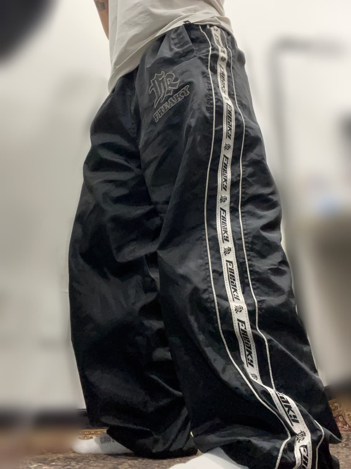 90‘s FREAKY MASSIVE 사이드 테이핑 와이드 트랙팬츠 상품이미지1